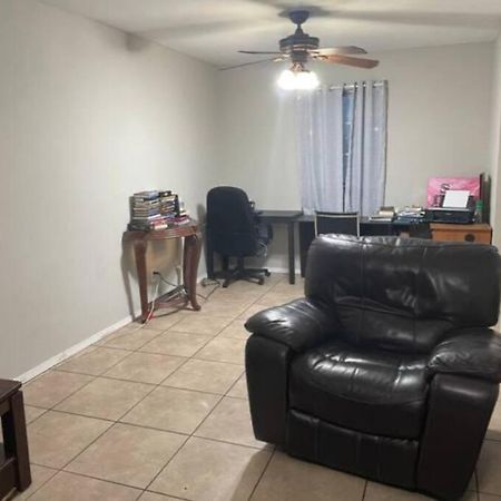 Great Getaway 2 Story Home! Harlingen Tx Экстерьер фото