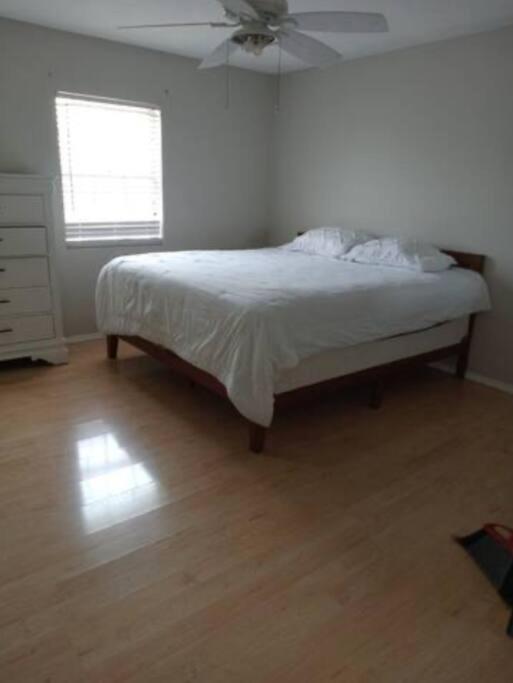 Great Getaway 2 Story Home! Harlingen Tx Экстерьер фото